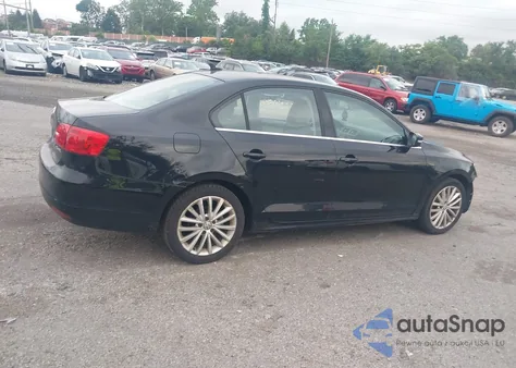 2013 Volkswagen Jetta 2.5L Sel z USA, uszkodzony, nr VIN 3VWGP7AJ1DM264614
